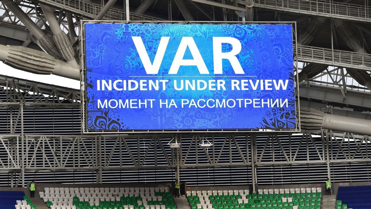 VAR là gì? Ảnh hưởng tích cực và tranh cãi từ công nghệ video hỗ trợ trọng tài VAR là gì? Ảnh hưởng tích cực và tranh cãi từ công nghệ video hỗ trợ trọng tài
